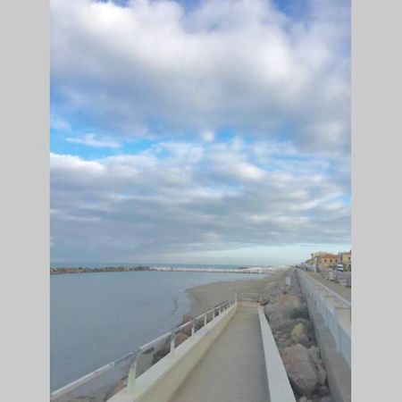 Апартаменти Bilocale Sul Mare Маріна-ді-Піза Екстер'єр фото