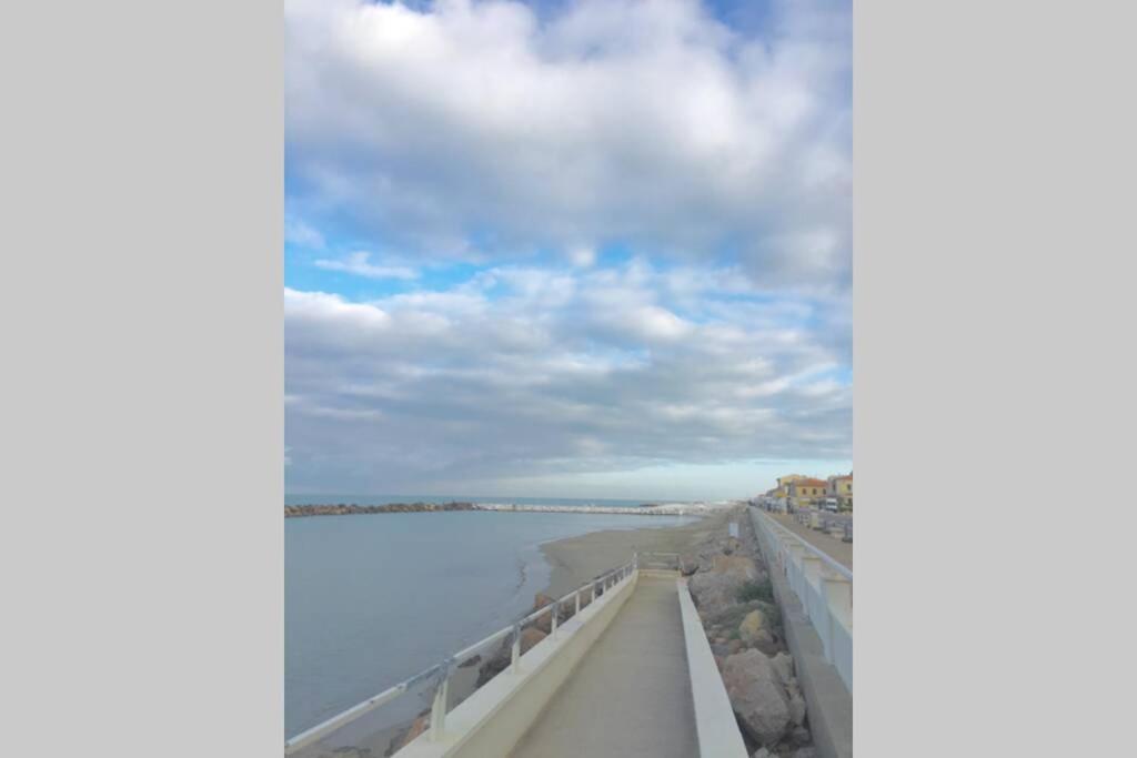 Апартаменти Bilocale Sul Mare Маріна-ді-Піза Екстер'єр фото